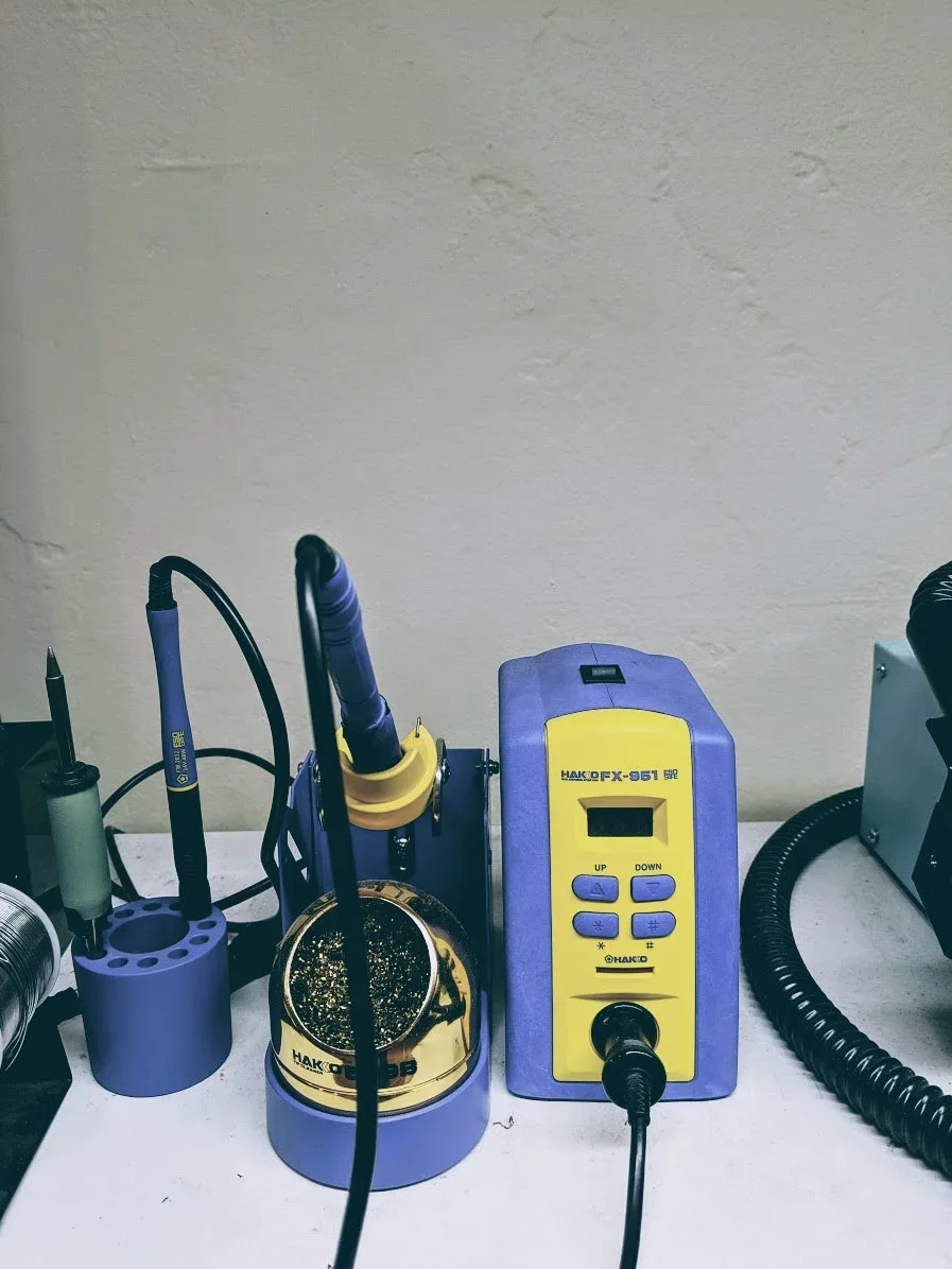 Hakko FX-951 soldering station on the repair bench.